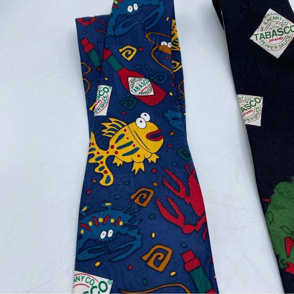 Tabasco Fish Necktie Tie Novelty 100% Silk USA Ocean Coral Hot Sauce Grilling - Picture 3 of 8